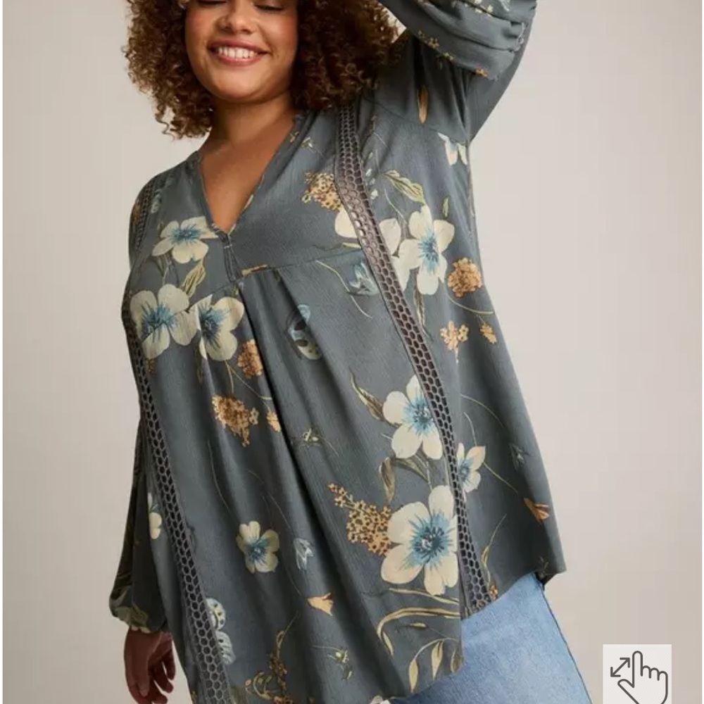 Torrid Gray Floral Blouse with Cream Accents NWT Sz 2x
